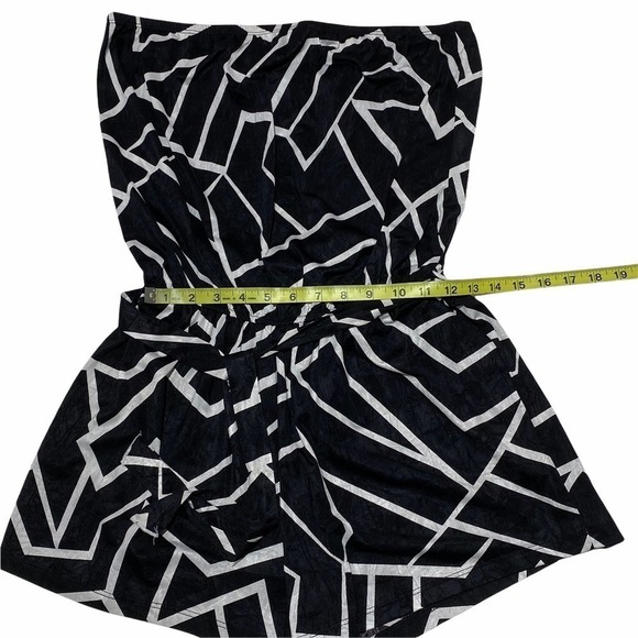 BLACK & White Geometric Print Strapless Romper - Picture 5 of 11